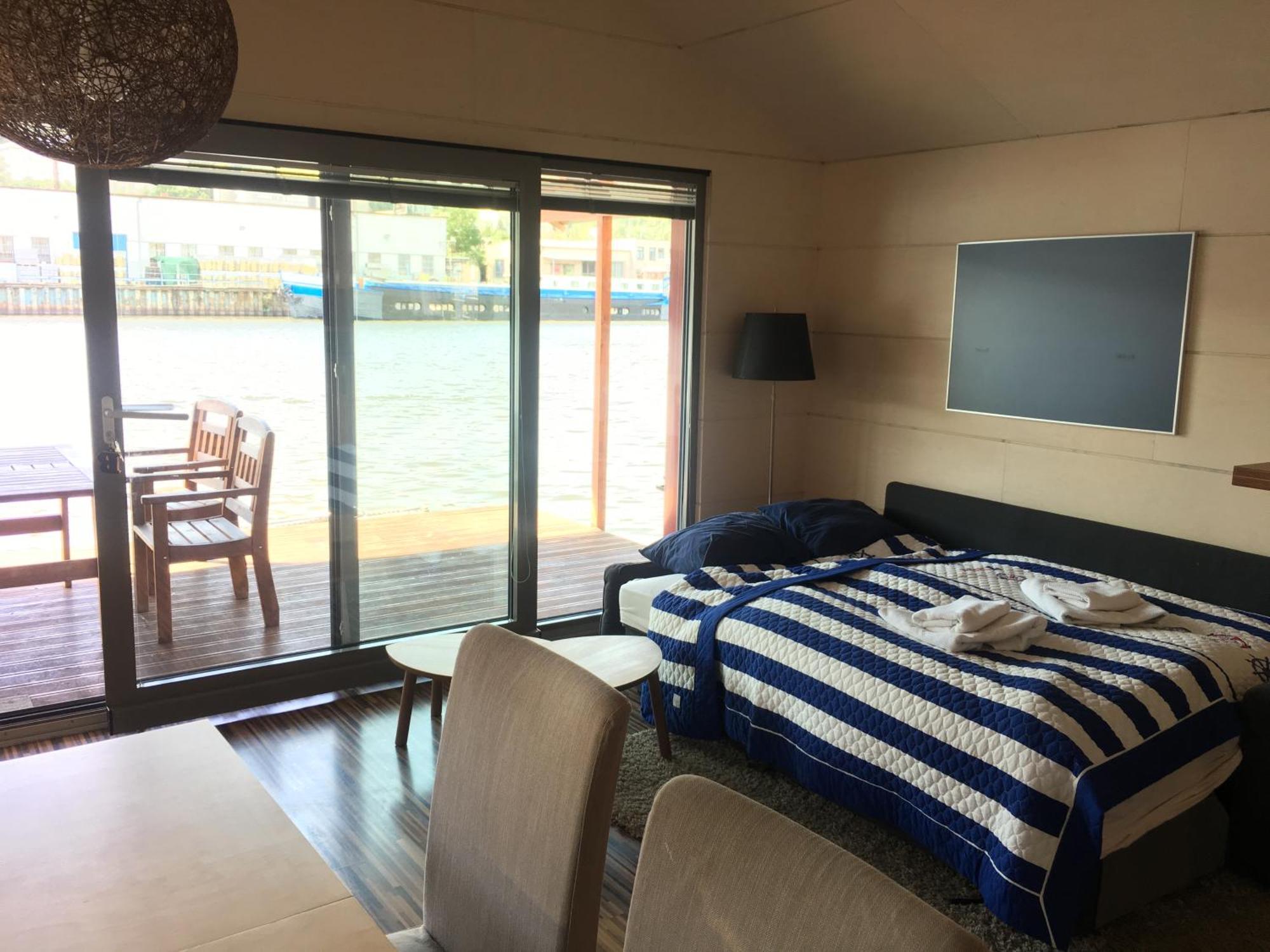 Houseboat Benjamin - Houseboats Benjamin & Franklin 호텔 프라하 외부 사진