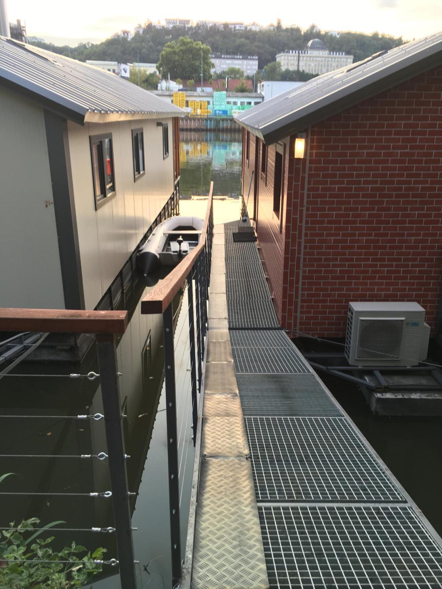 Houseboat Benjamin - Houseboats Benjamin & Franklin 호텔 프라하 외부 사진
